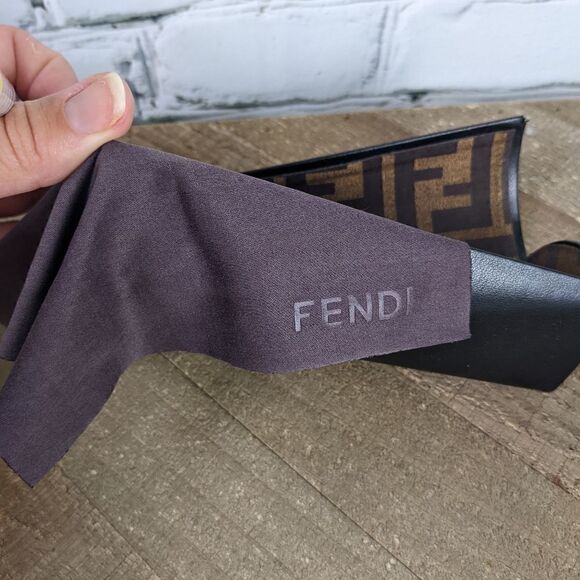 Fendi Glasses Case with cleaning cloth, black with logo interior - Picture 7 of 7